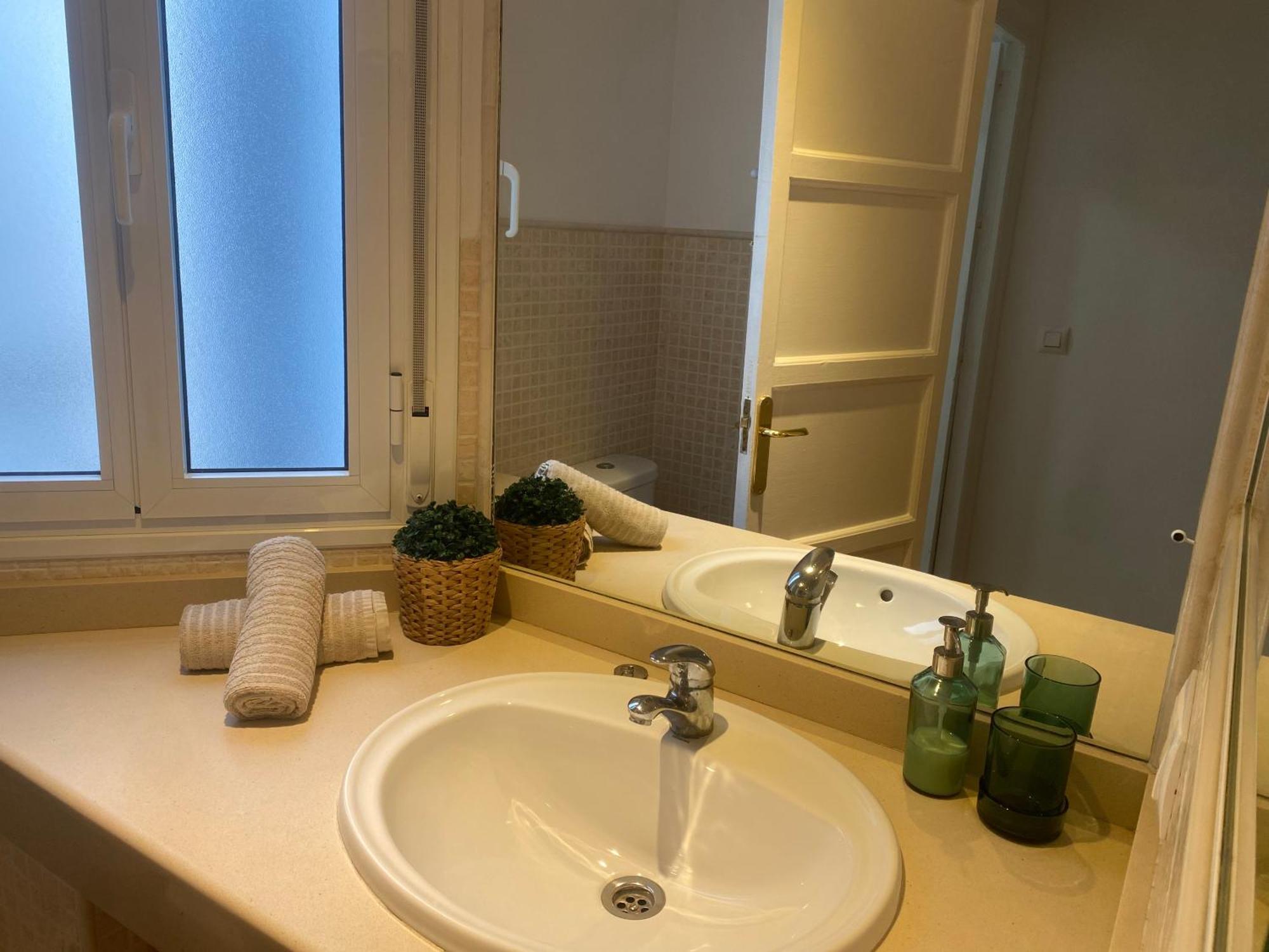 2 Bedroom Virgen De Begona Sevilla Eksteriør billede